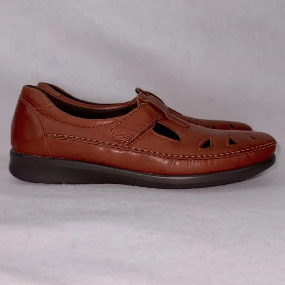 EUC Women’s SAS Roamer Slip-on Loafers Chestnut Leather size 10 Adjustable Strap